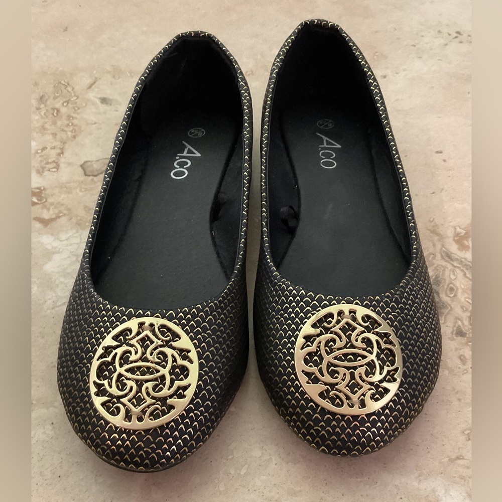 A.CO ● Black and Gold Flats with Metal Toe Accent ● Y2K